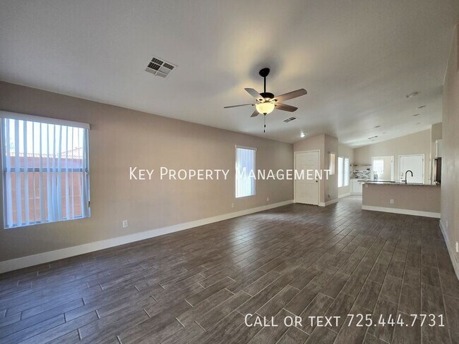 Foto del edificio - BEAUTIFUL 3 BED, 2 BATH HOME WITH OPEN FLO...