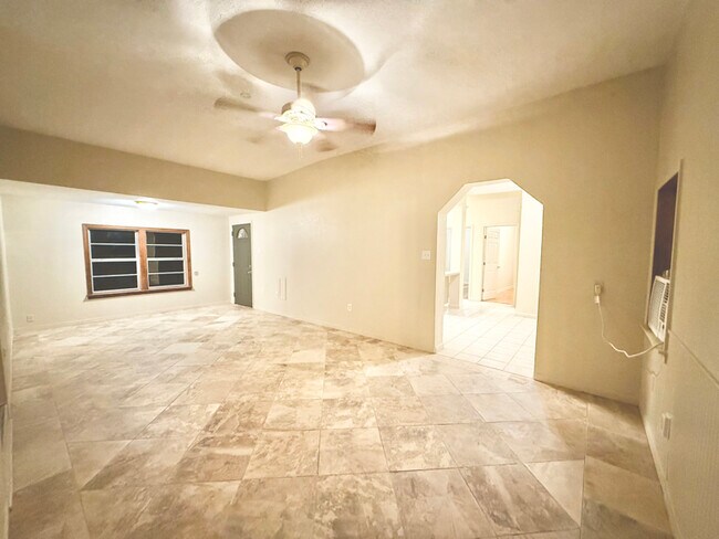 Building Photo - 205 Mansfield Ferry Rd