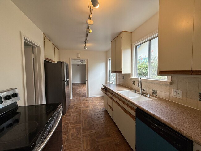 Foto del edificio - Stever Court-3 bed 2 bath in Culver City cul-de-sac!