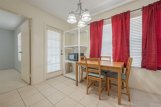 Foto del edificio - 2750 Holly Hall St