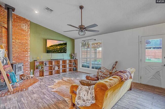 Foto del edificio - 125 SE Churchill Way