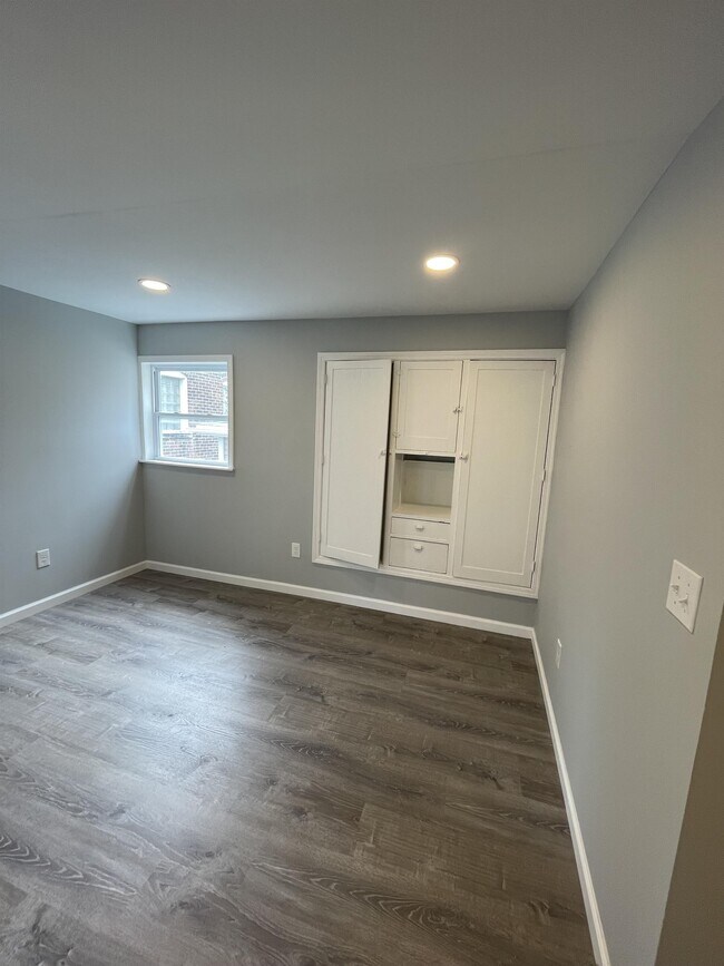 Building Photo - 957 Harrison Ave