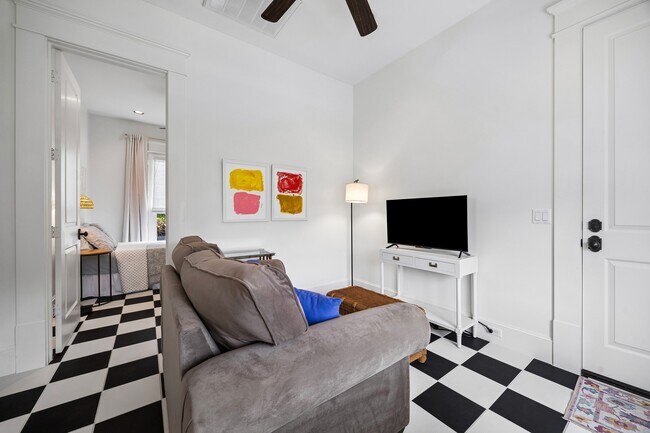 Foto del edificio - 1819 Banks St