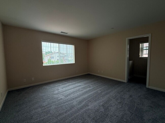 Foto del edificio - 242 S Redwood Ave