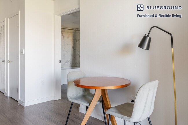 Foto del edificio - 815 Old County Rd