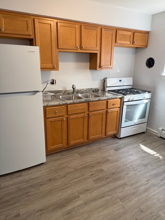 Foto del edificio - 8281 W Elizabeth Ave