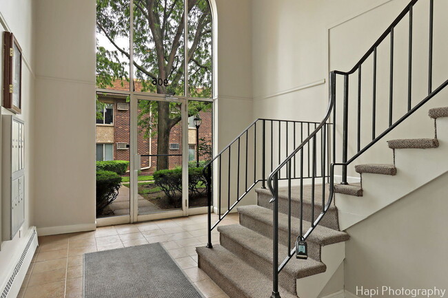 Building Photo - 906 W Alleghany Dr