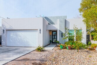 Building Photo - 2826 N 28th Pl