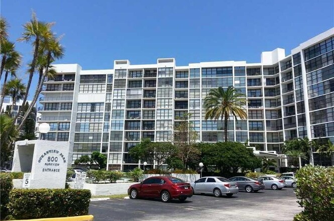 Building - 800 Parkview Dr