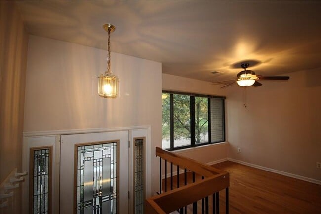 Building Photo - 820 Fairways Dr