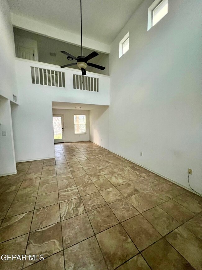 Building Photo - 5811 Laurensito St