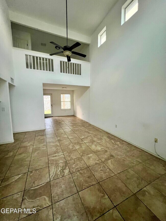 Foto del edificio - 5811 Laurensito St