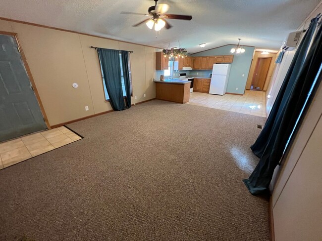 Building Photo - 3 Bedroom 2 Bath Updated Mobile Home with ...