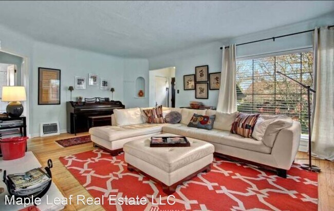 Building Photo - 4 br, 3 bath House - 11 W Smith St