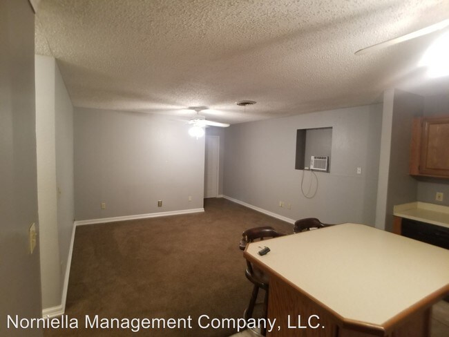 Building Photo - 2122 Loy Lake Rd
