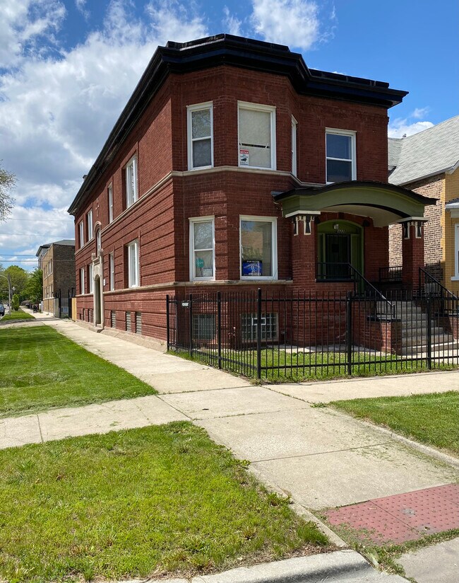 Building Photo - 5658 S Honore St