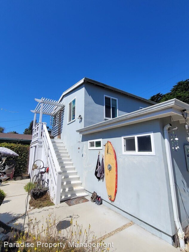 Primary Photo - Studio, 1 bath House - 1642 Vista Del Mar ...