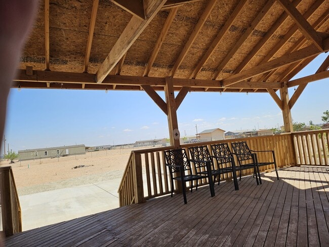 Large gazebo - 1136 Luna Dr