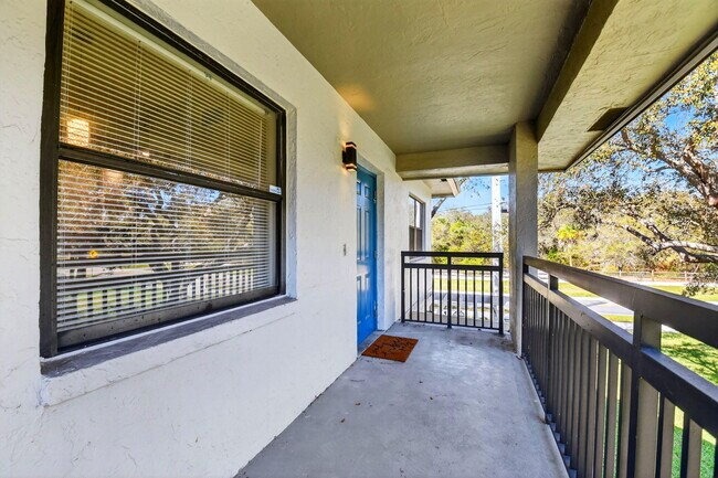Building Photo - 2018 SW 29th Ct