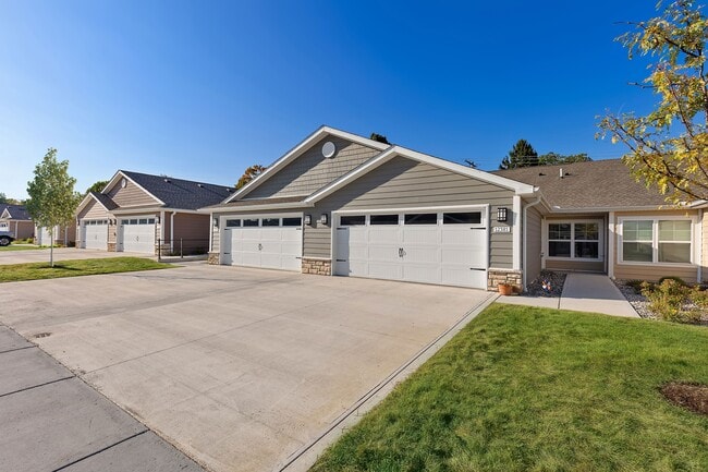 Building Photo - Redwood Hartland