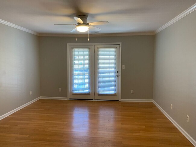 Building Photo - 2308