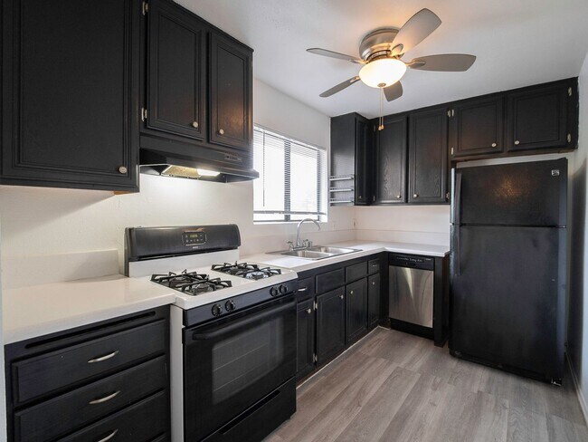 Foto del edificio - FALL IN LOVE with Highland Park Living!