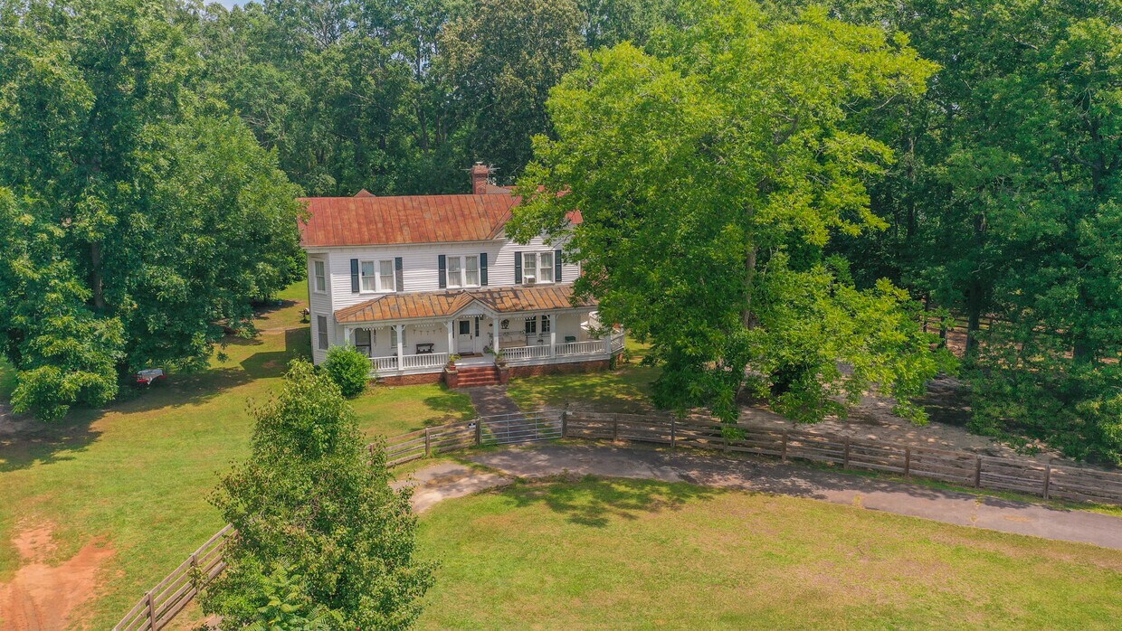 Primary Photo - 1002 W Main St