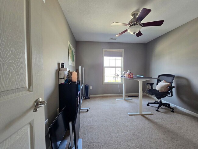 Foto del edificio - 3 Bedroom Duplex in Normal!