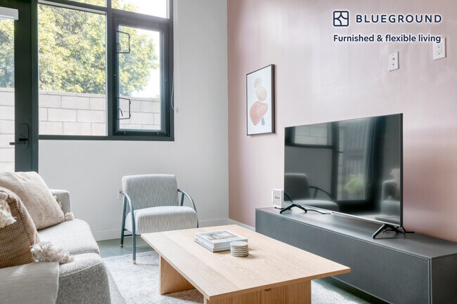 Foto del edificio - 1901 Blake Ave