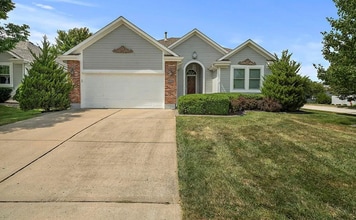 Building Photo - 7230 N Cypress Ave
