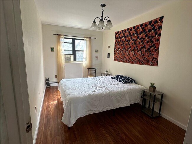 Foto del edificio - 2402 Dean St