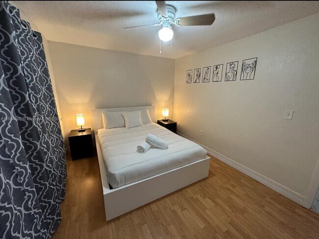 Building Photo - 427 SW 6th St