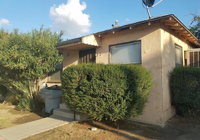 Building Photo - 5 Unit Visalia Apartment