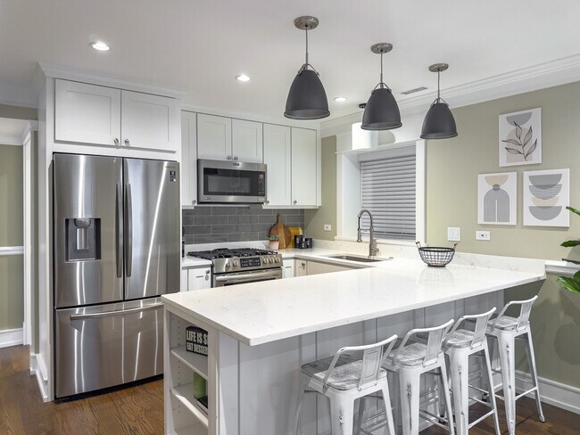 Foto del edificio - 3453 N Hoyne Ave