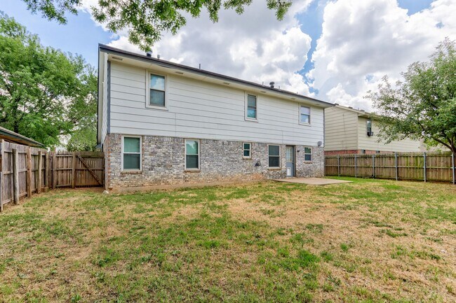 Foto del edificio - 4 bed 2 bath home!
