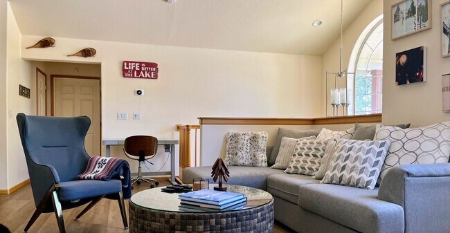 Foto del edificio - Large upscale home with large garage