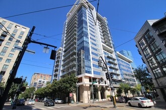 Building Photo - 1001 NW Lovejoy St