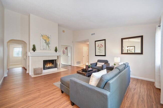 Foto del edificio - Spacious 4bed 2bath available in now Natomas!