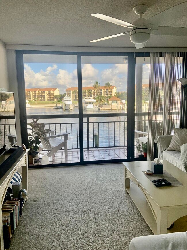 Foto del edificio - 2401 Marina Isle Way