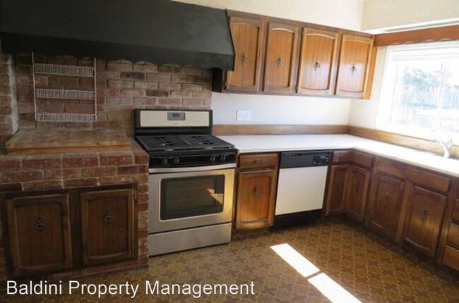 Building Photo - 2 br, 1 bath House - 3133 Santiago Street