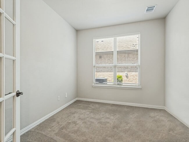 Building Photo - 1267 Binfield Dr