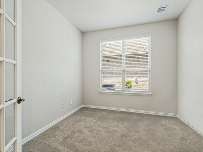 Foto del edificio - 1267 Binfield Dr