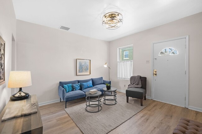 Building Photo - FULLY UPDATED 2 BR, 1 BA Single Family Home in Edgewood - SHARP!