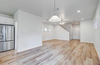 Building Photo - 624 E 39th St