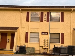 Building Photo - 7501 Gallineta Ct
