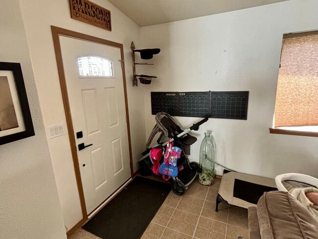 Building Photo - 3 Bedroom Single Family Home in Deer Park