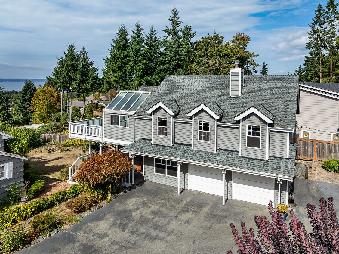 roomy 4 bedroom house with Puget sound views - 22224 98th Ave W