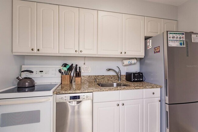 Foto del edificio - 6020 Midnight Pass Rd