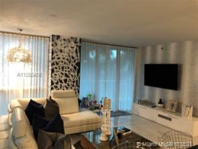 Building Photo - 500 Brickell Ave