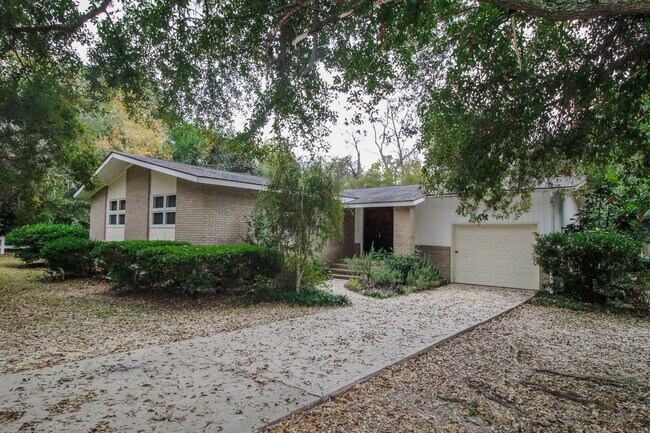 Building Photo - 404 Brannen St